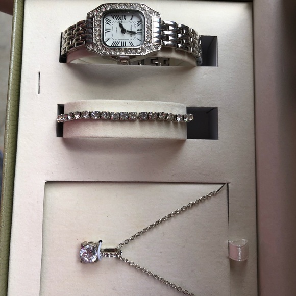 Jewelry - Picture 3 of 3